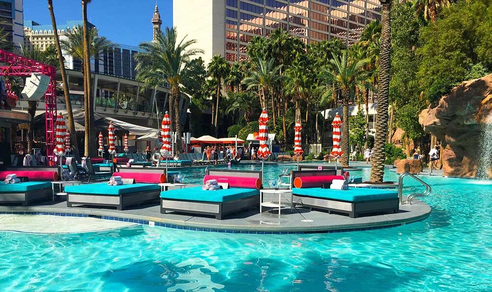 lazy river paris las vegas pool