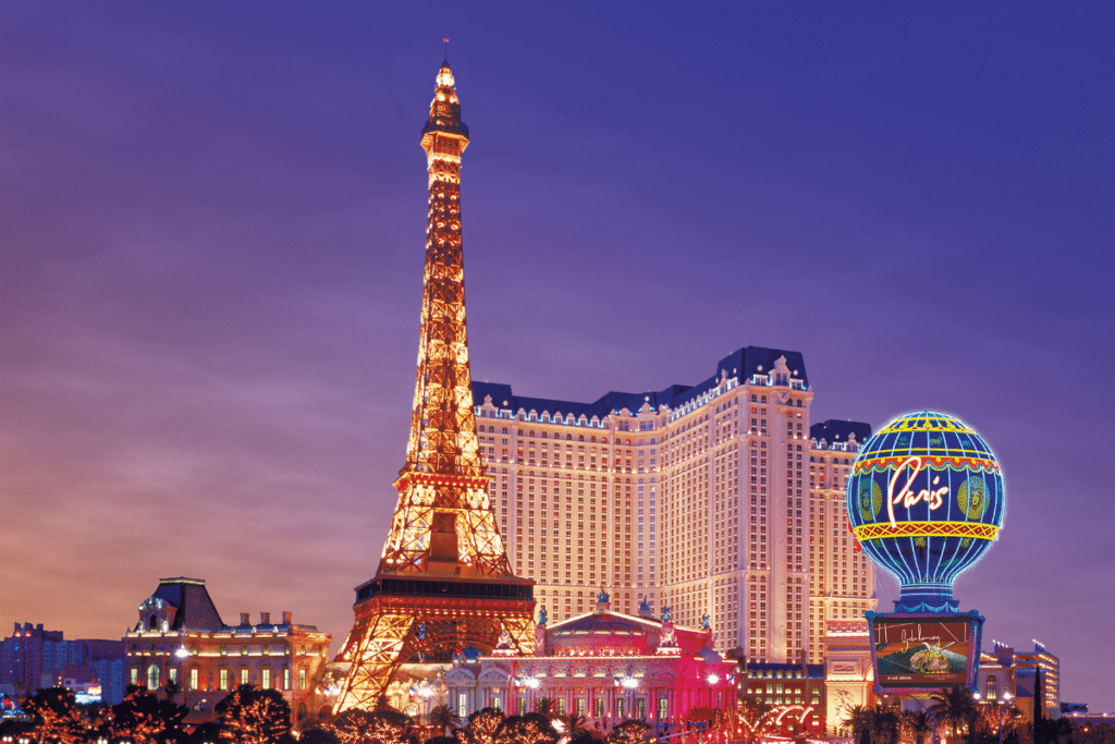 las vegas eiffel tower at night