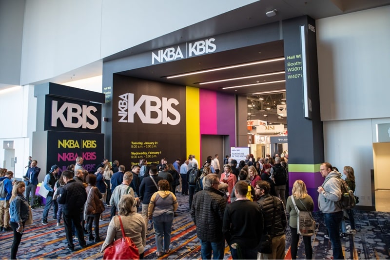 Attendees going to a previous KBIS event. 